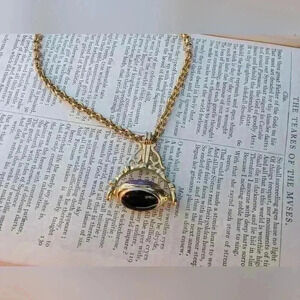 Vintage goldtone necklace with swivel charm 3 different  stones colours